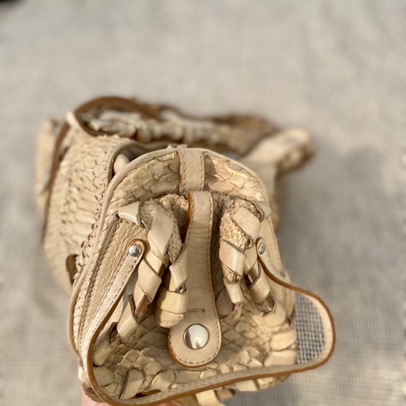 Chloe Tan and Cream Textured Leather Shoulder Bag - Picture 6 of 10